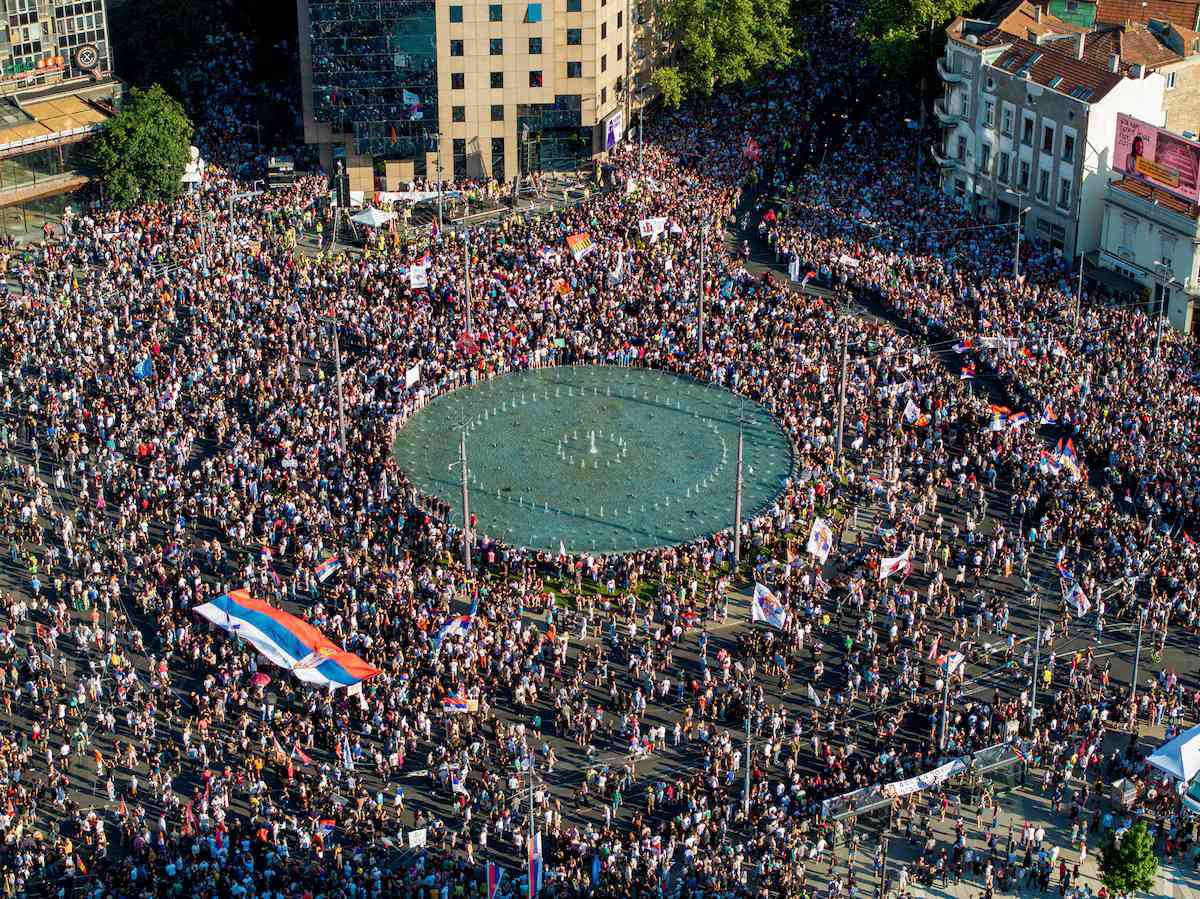 Serbia's police clashes with anti-government protesters