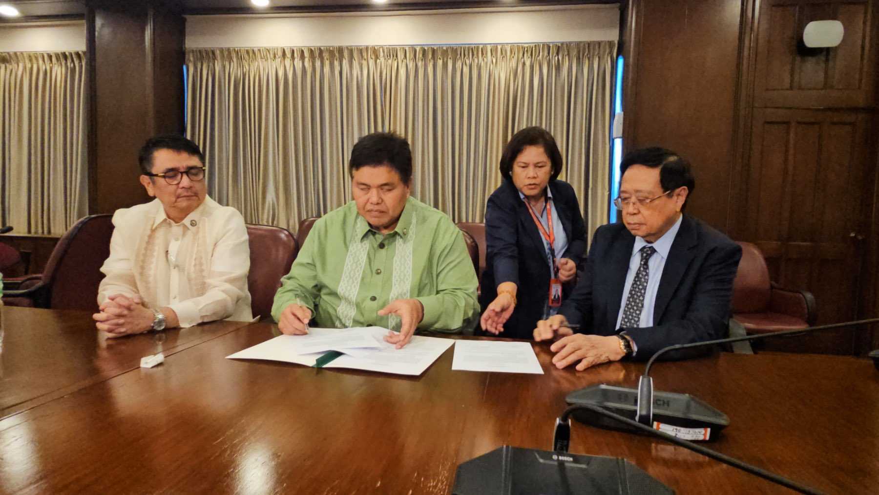 House panel lifts detention order imposed against SMNI hosts Celiz, Badoy