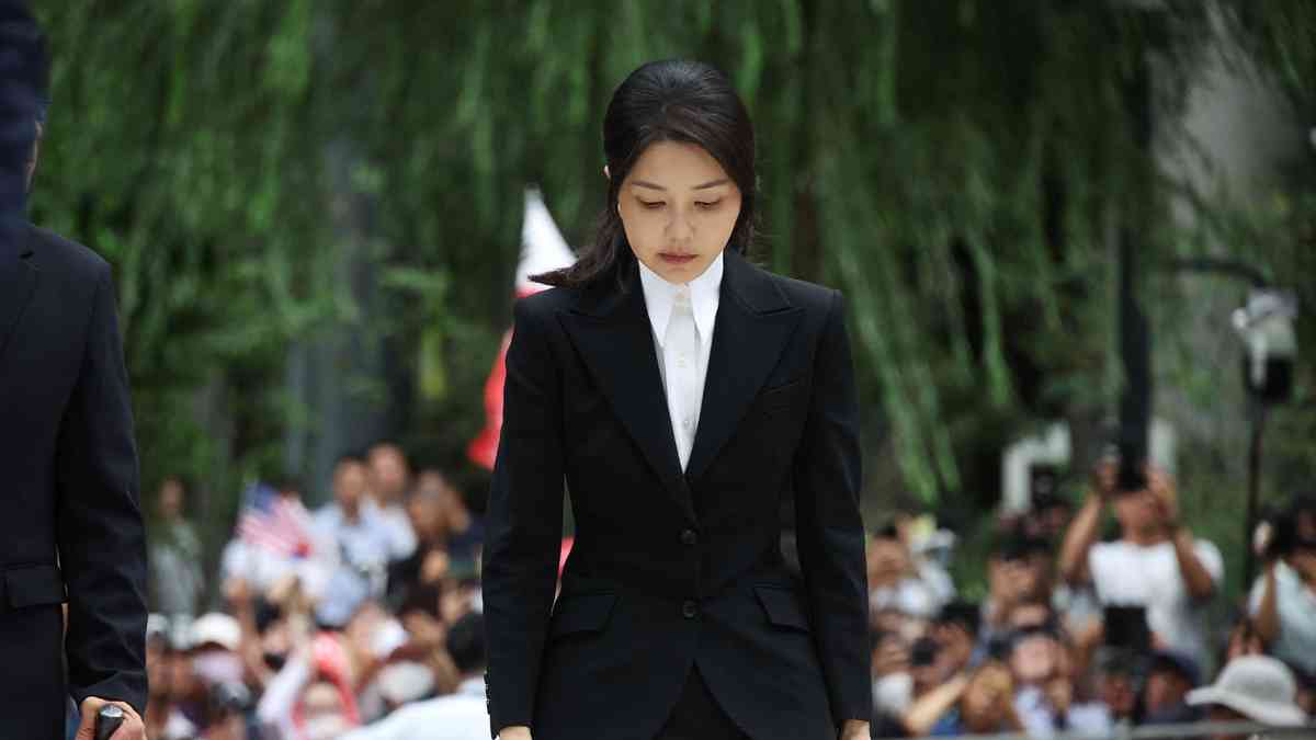 South Korea special prosecutor seeks detention warrant for ex-first lady