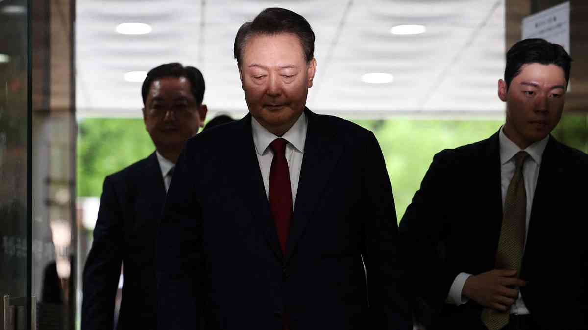 South Korea's ex-leader Yoon returns to jail as martial law probe accelerates