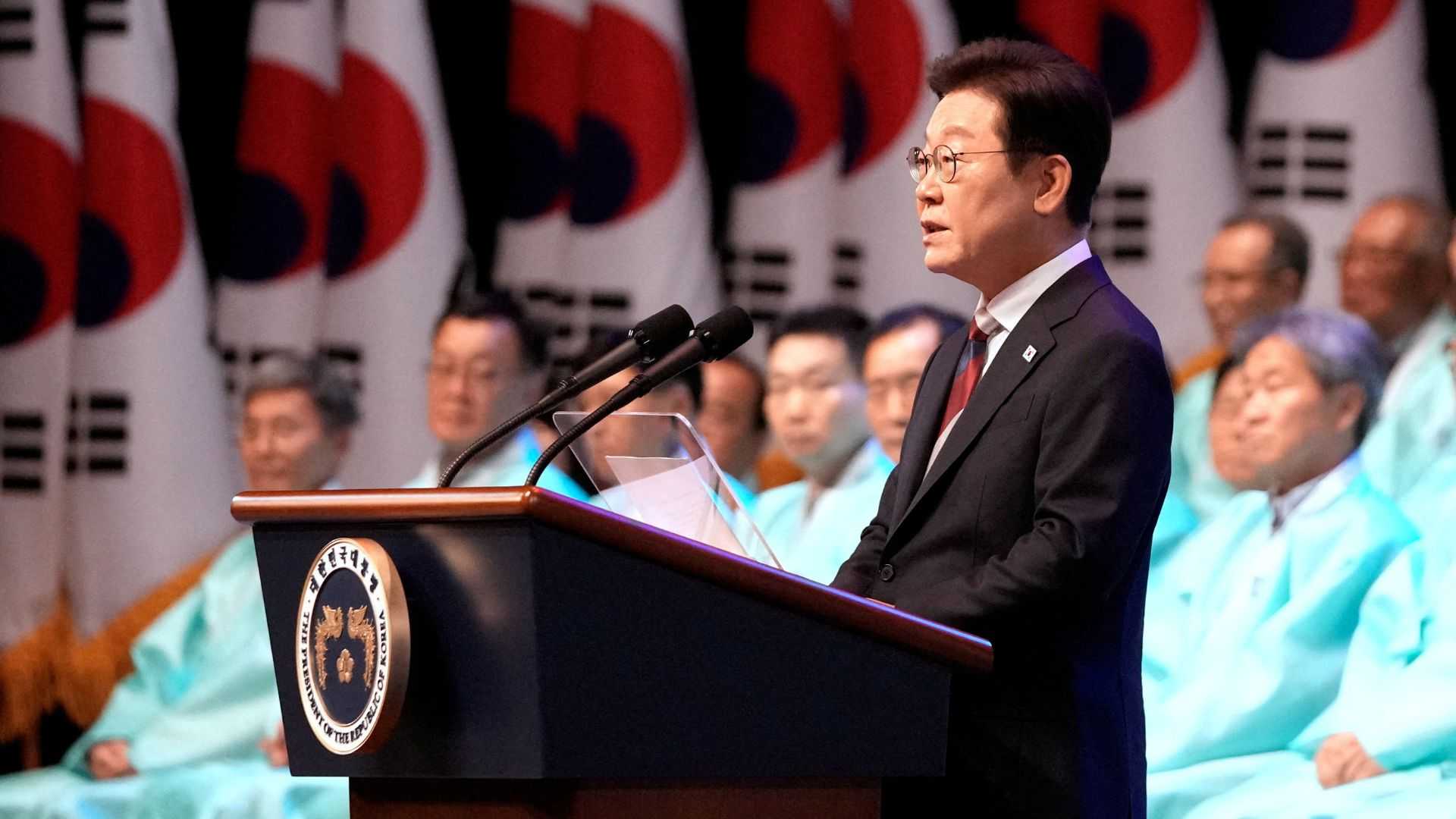South Korea's Lee intends to retain 'comfort women' pact with Japan, paper says