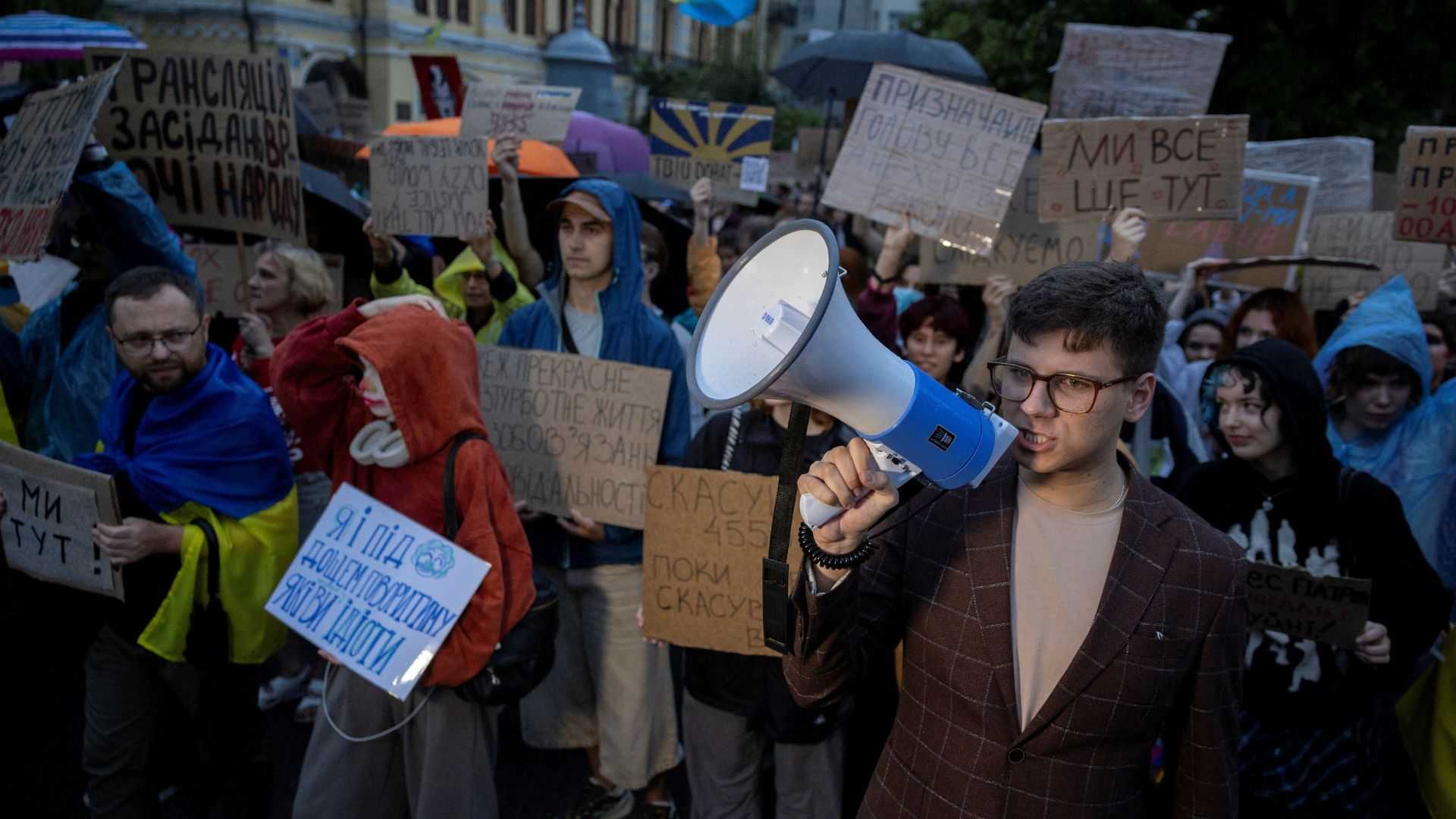 Ukraine's parliament to consider restoring power of anti-graft agencies