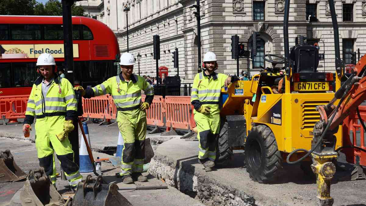 'Urgent action' needed to protect workers from heat stress in warming world, UN says