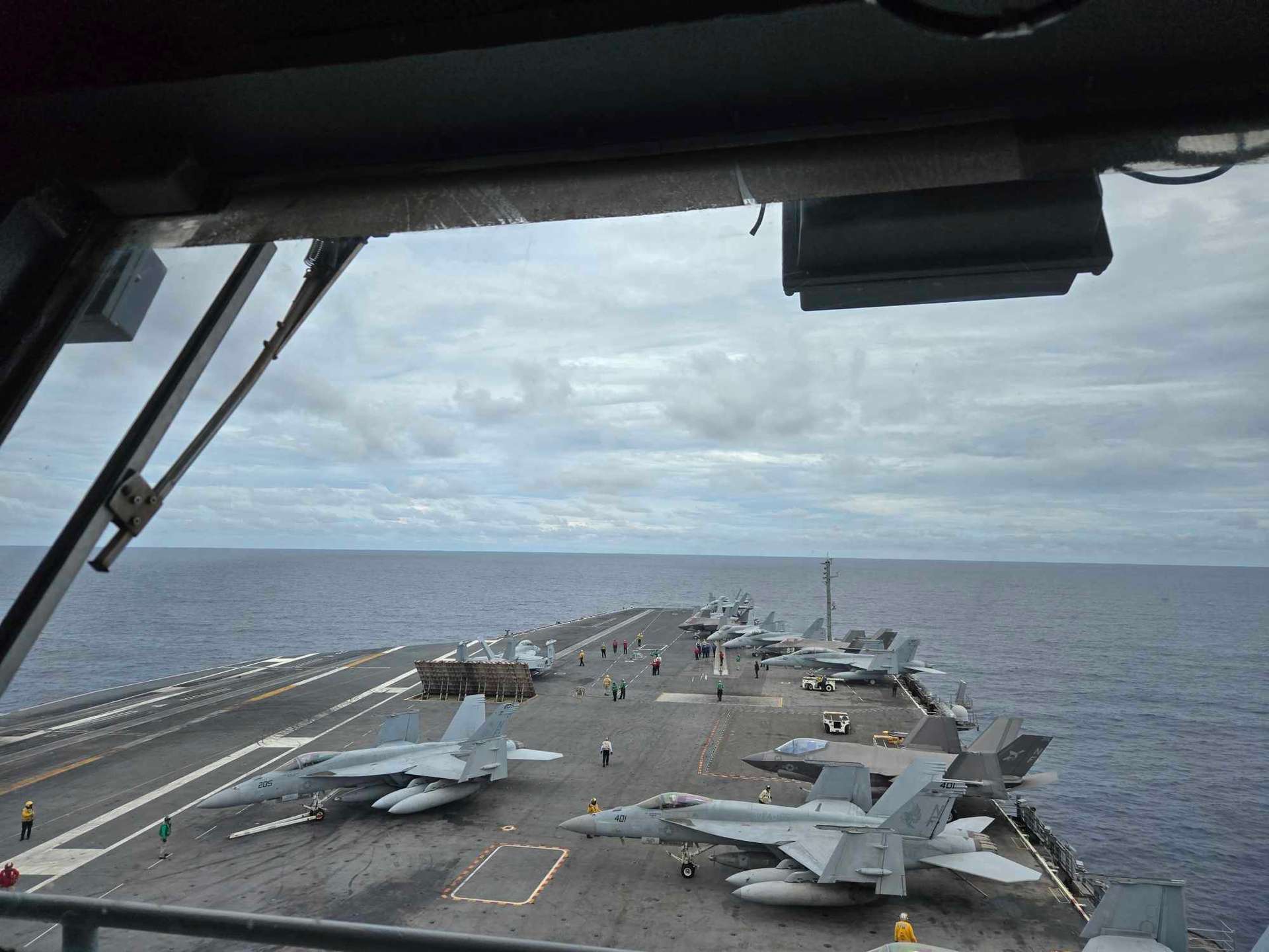 U.S. aircraft carrier USS George Washington visits Manila; makes port call
