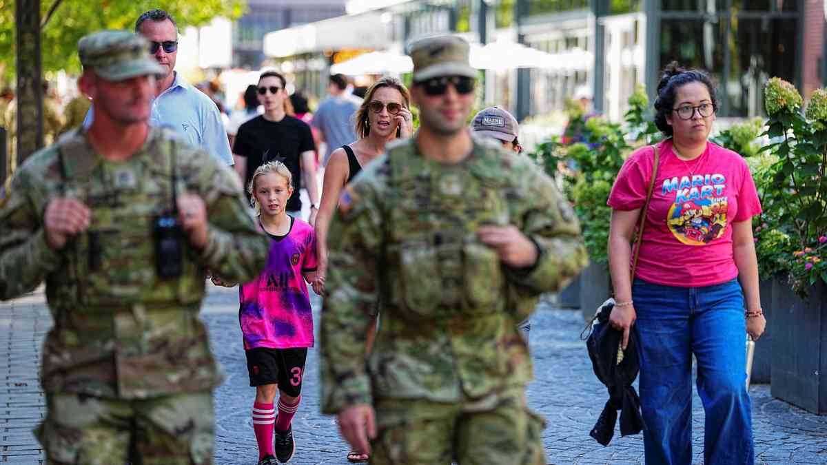 US National Guard troops in Washington to begin carrying weapons, officials say