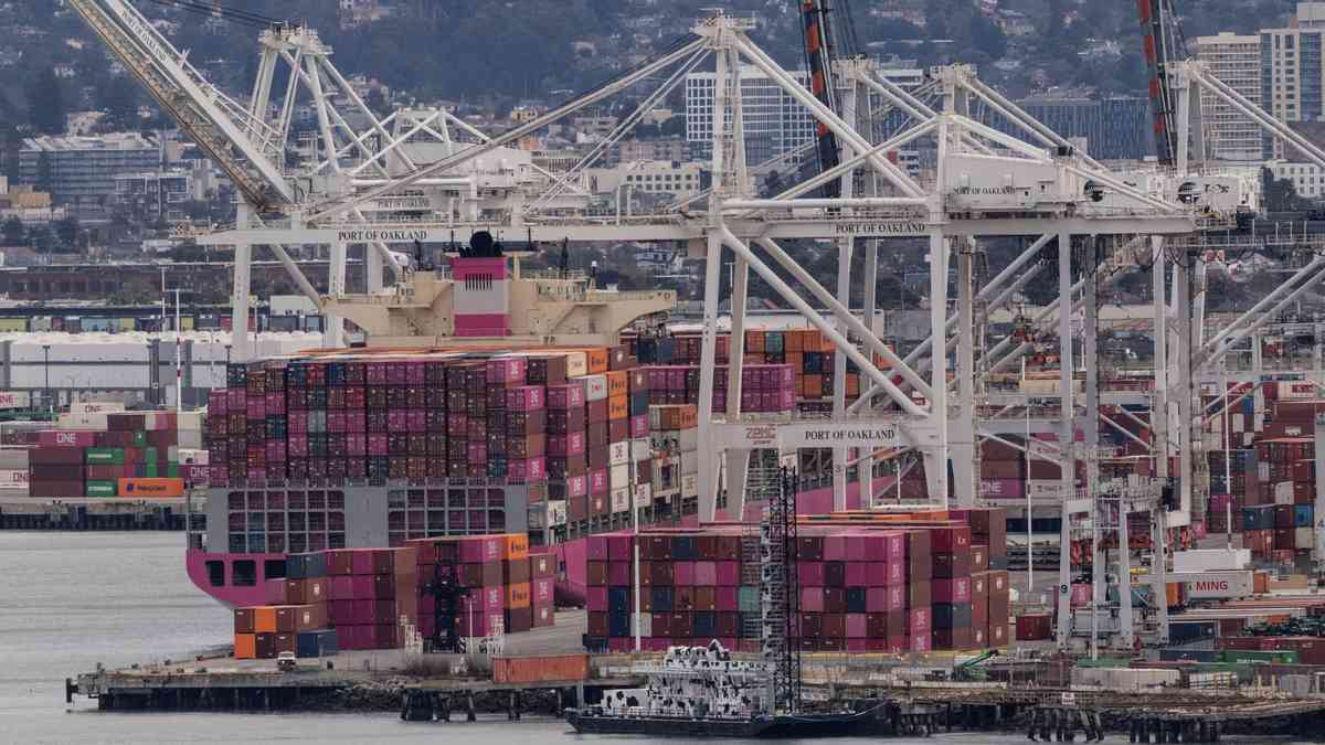 US Senate rejects bill to rein in Trump tariffs as economy contracts