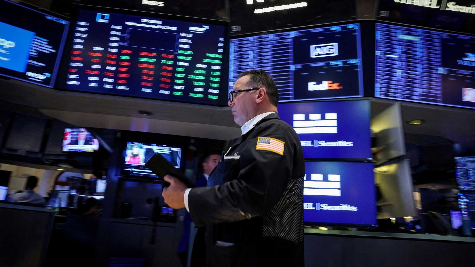 US stock futures tumble indicating another plummet on Wall Street