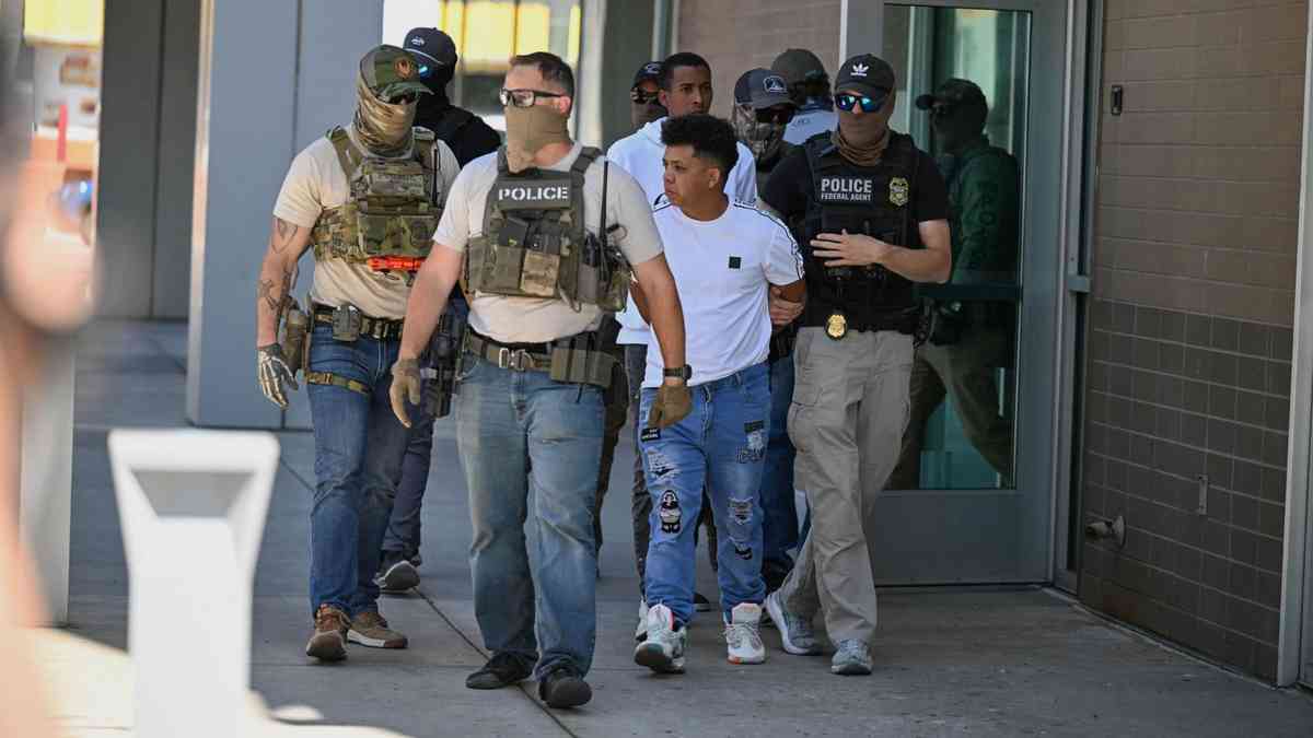 US Supreme Court lets Trump revoke humanitarian legal status for migrants