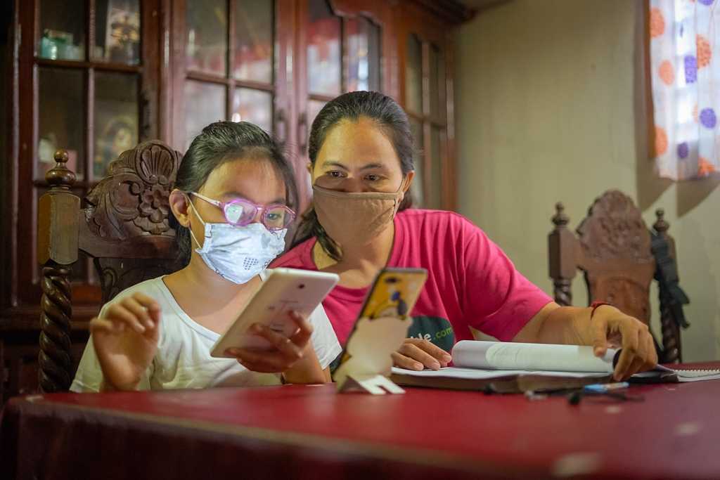 Valenzuela receives digital learning resources from Japan, UNICEF