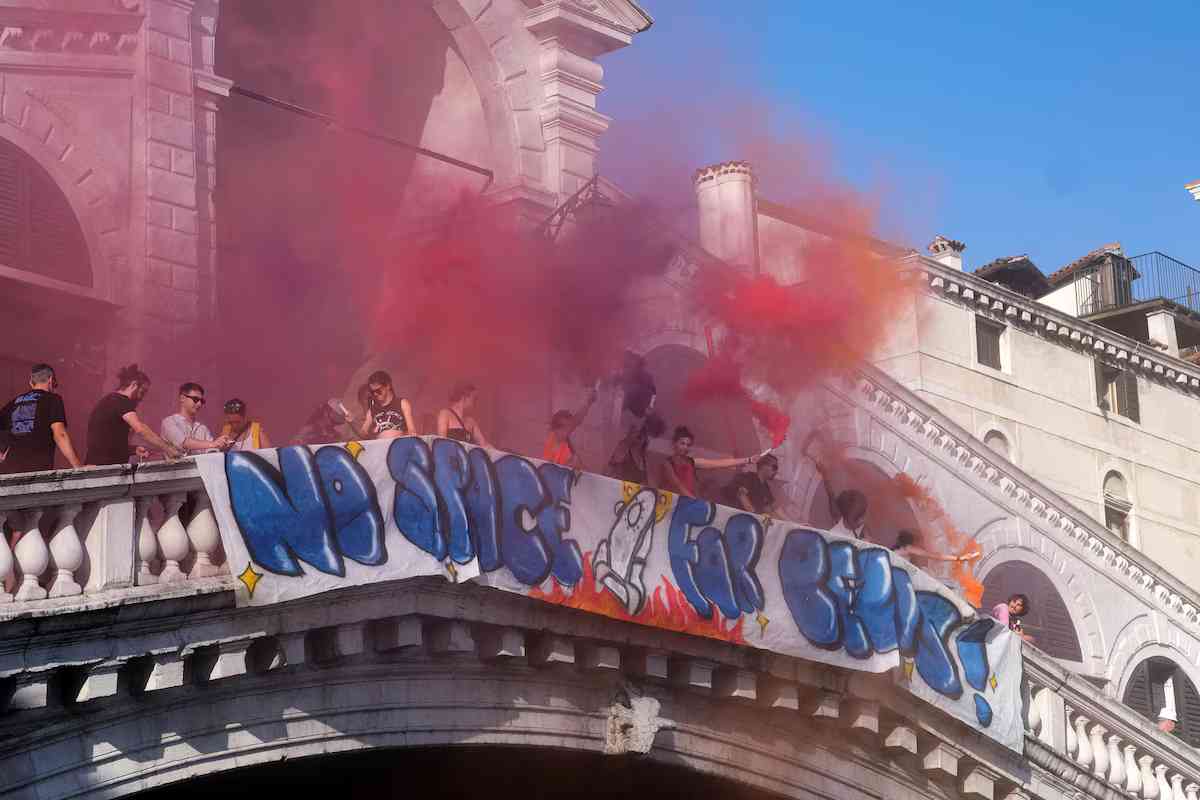 Venice protests target Bezos over mounting grievances